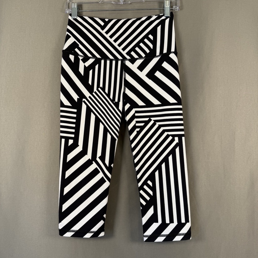Victoria's Secret Knockout Crop Leggings Black White Geometric Print Small